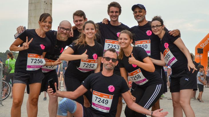 Gruppenfoto Team LOOK//one beim b2run 2019 in Hannover