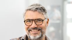 Jens Pfannenschmidt entwickelt als Digital Evangelist für unsere Kunden neue Online-Kommunikationskonzepte und begleitet sie in puncto Design, Realisation und Publikation. Er leistet genau die vorwärtsgerichtete Beratung, die für eine effektvolle 360°-Kommunikation die Basis bildet. Unkonventionelle Lösungen, die den ökonomischen Anforderungen Rechnung tragen, sind dabei immer sein Ziel. Seine persönliche Programmierung steht auf: Digital Lifestyle! 